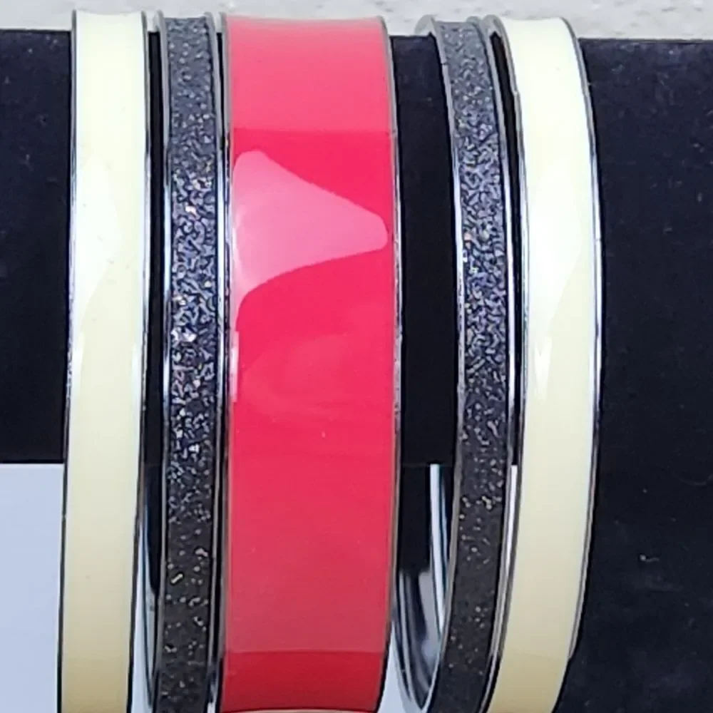 💜Red, Cream, & Sparkly Black 5-Piece Bangle Bracelet Set - Picture 5 of 8